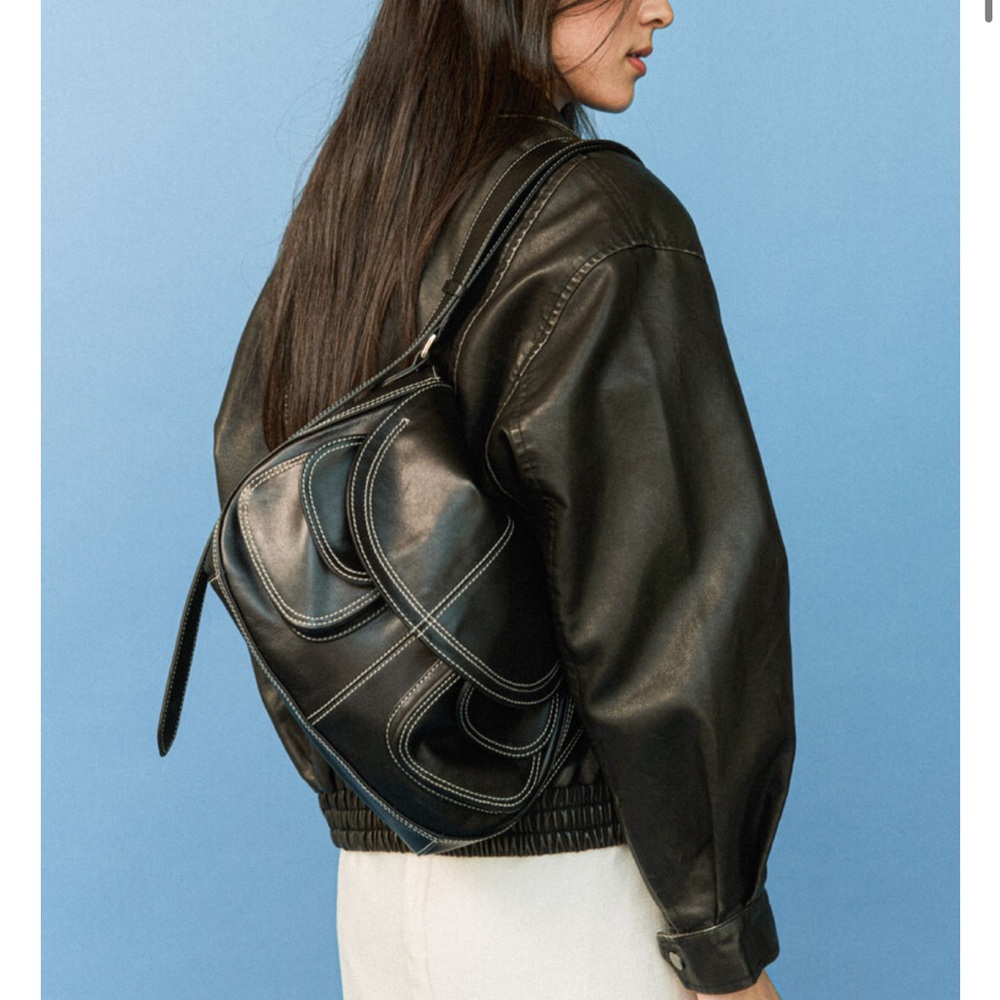 Tu et Toi (Korean brand) black leather messenger bag